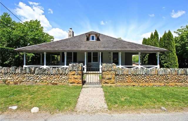 215 Coggeshall Avenue photos photos