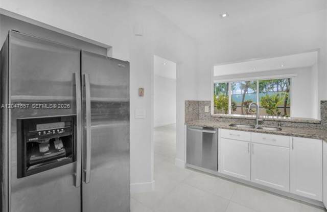 21391 Marina Cove Cir th 14-K, Aventura, FL 33180 Gallery 1