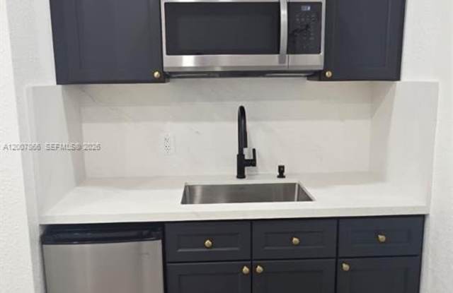 804 NE 10th St photos photos