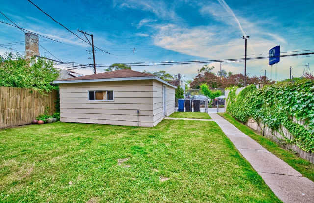 6609 N Artesian Avenue Gallery 2