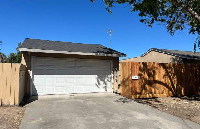 Single story 3 bedroom with two car garage! photos photos