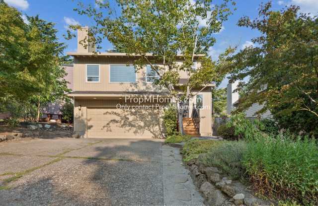 Three Bedroom Gem with Bonus Room in Oak Creek Oasis! photos photos Three Bedroom Gem with Bonus Room in Oak Creek Oasis! photos photos