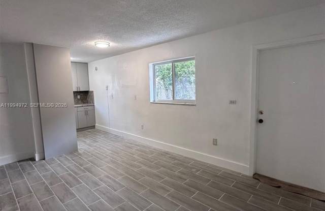 310 NW 16th Ave photos photos