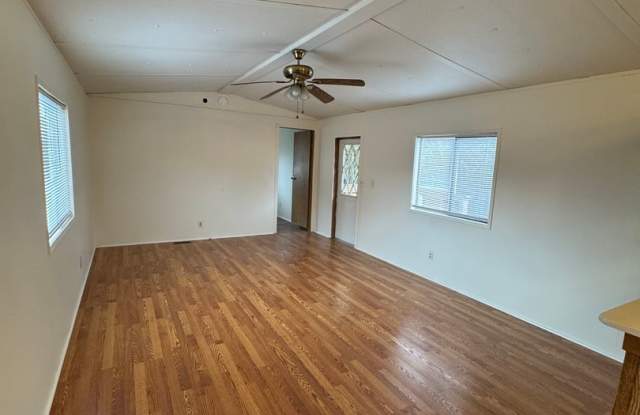 Winston 2 bedroom with large shop Gallery 4