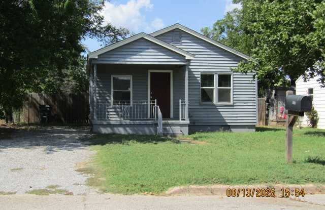 Move In Special: $200 off on The First Full Month' Rent! photos photos