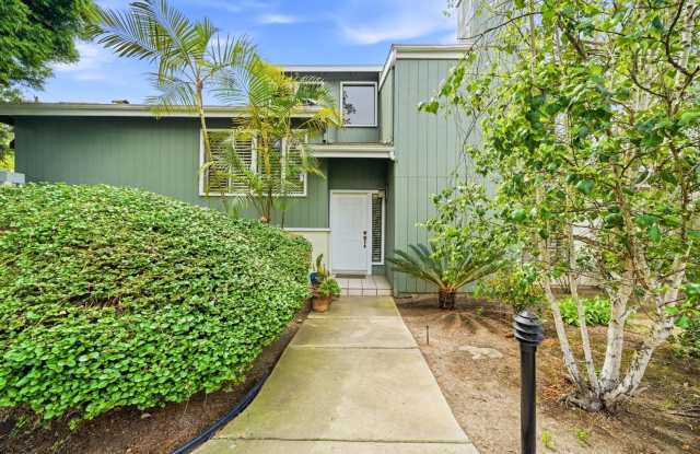 Spacious 3BR Condo in Costa Mesa Gallery 3
