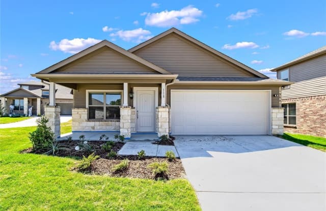 215 Knoll Pines Drive - 215 Knoll Pines Drive, Terrell, TX 75160