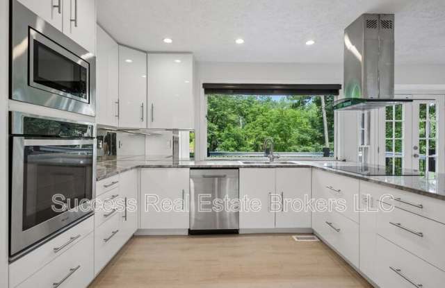 5132 Willow Point Pkwy Gallery 2