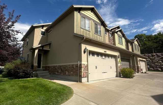 3 Weeks Rent Free with 18 Month Lease Discount! Modern 3 Bed 2.5 Bath Townhome for Rent in Farmington! photos photos