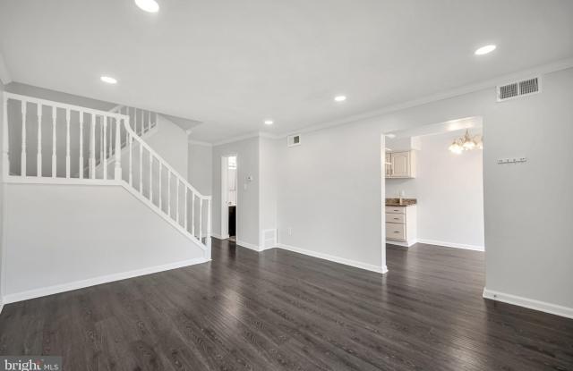 107 LEXINGTON Court Gallery 3