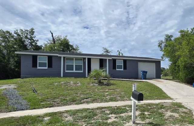 Beautifully updated 2-bedroom, 2-bath single-family home with a bonus room in Spring Hill! photos photos