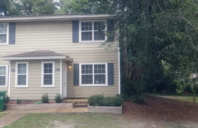 2 bedroom/1.5 bathroom Townhome Gallery 3