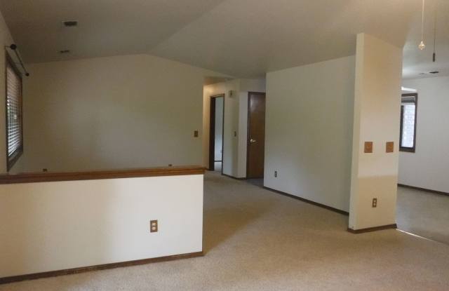 Eastside Home In Oak Haven Neighborhood Gallery 4