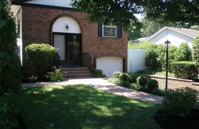 4924 Express Dr S Gallery 2
