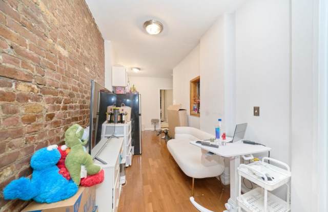 335 West 43rd Street photos photos