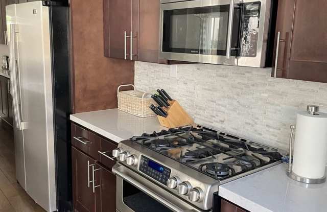 Live in STYLE! UPGRADES GALORE including SOLAR!! Gallery 3