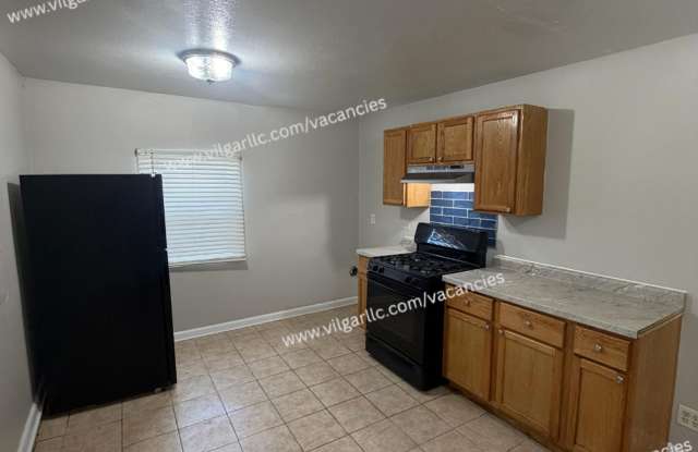 FOR RENT — SPACIOUS 3 BED / 2 BATH HOME photos photos
