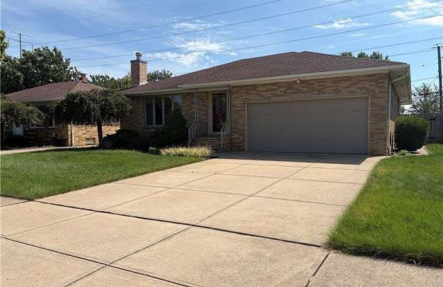 9711 Idlewood Drive Gallery 2