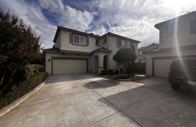 Great looking home and neighborhood in the North Village area close to shopping and freeway access - 746 Del Mar Circle, Vacaville, CA 95688