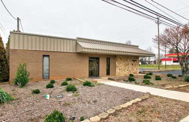 2304 S Main Street Gallery 3
