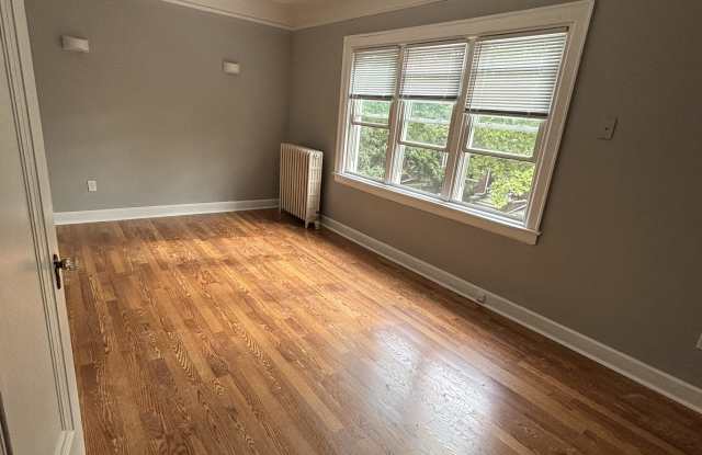 884 Beaconsfield Ave photos photos