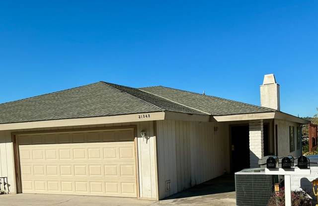 Welcome to this stunning duplex located in beautiful Bonsall! photos photos