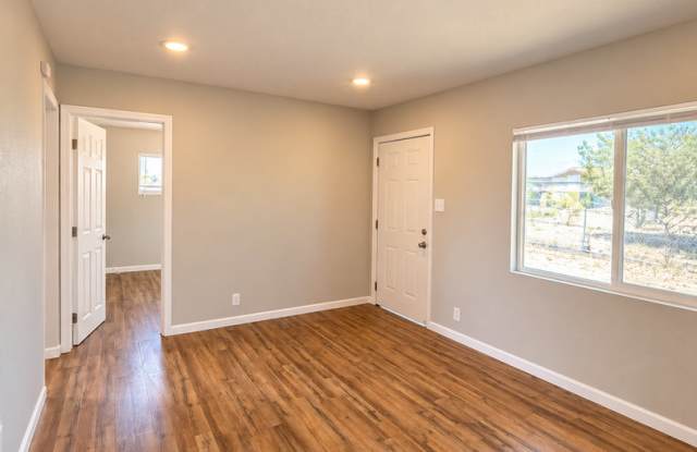 6403 East Court (FRONT) Gallery 3
