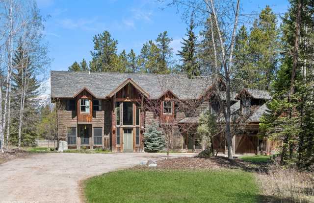 Charming 4 bedroom Home in Whitefish on 3 Acres photos photos