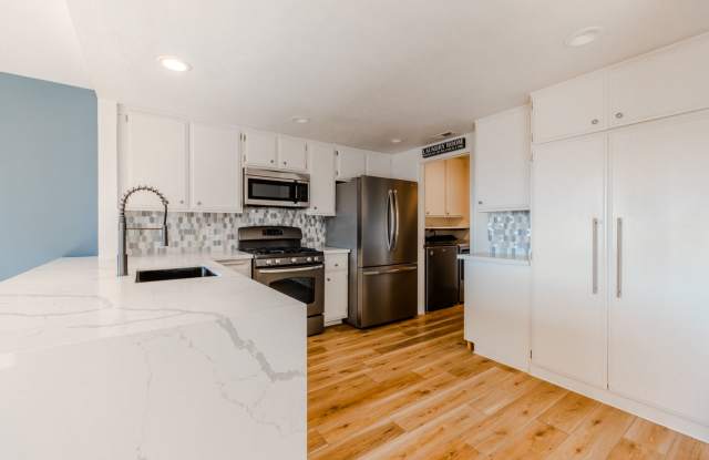 3 Bedroom 2.5 End Unit Townhome in La Costa - 3141 Avenida Olmeda, Carlsbad, CA 92009