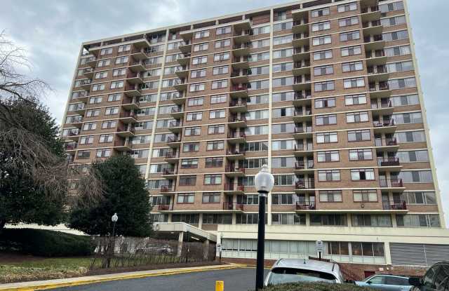 Beautiful Studio Downtown Silver Spring - 1220 Blair Mill Road, Silver Spring, MD 20910