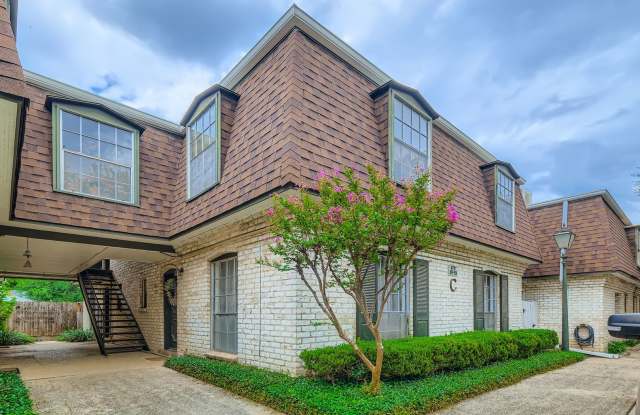 Condominium located in Olmos Park Gardens photos photos