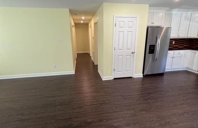 211 Thomas Circle Gallery 2