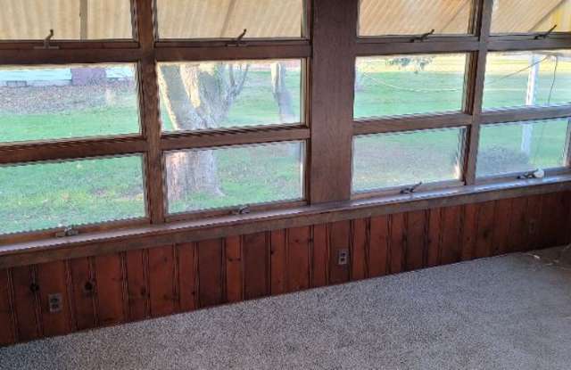 1392 How LN Gallery 3