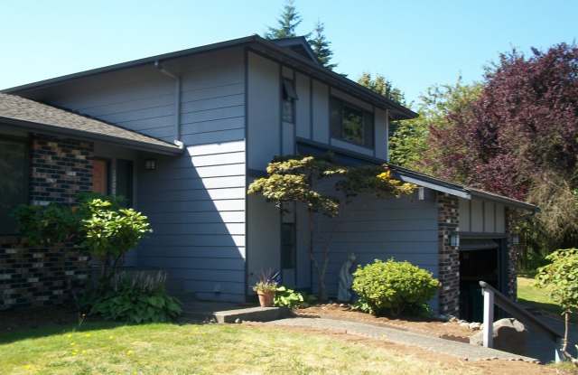 Large 3 BR 2.5 Bath Single Family Home in the Seattel Hills neighborhood, Everett $2995/mo Gallery 1