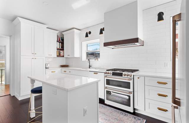 Sunny Two-Story Wash Park Bungalow photos photos