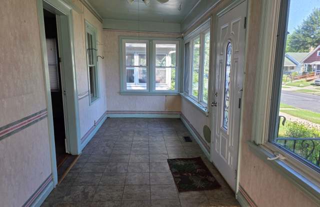 Move in Special!!! 3-Bedroom, 1-Bathroom Home with Basement & Garage – $1,275/Month | Accepting Section 8 Gallery 4