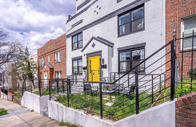 1230 Queen St NE #4 Gallery 2