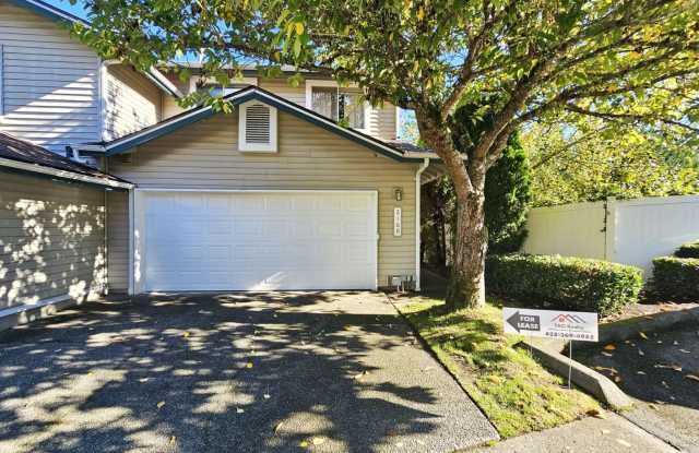 Beautiful 3 Bed 2.5 Bath Townhome in Beautiful Issaquah - 2160 Northwest Pacific Elm Drive, Issaquah, WA 98027