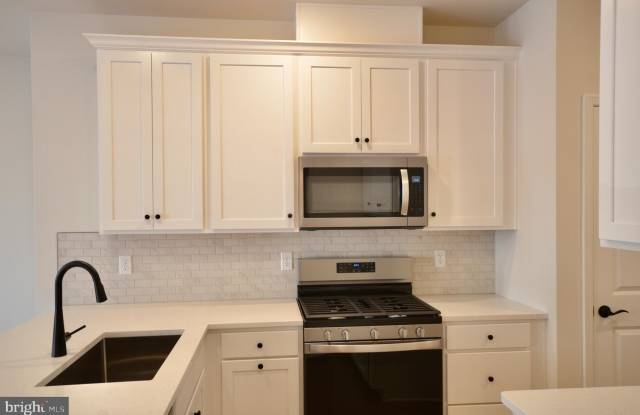 1305 PARKER BLVD photos photos