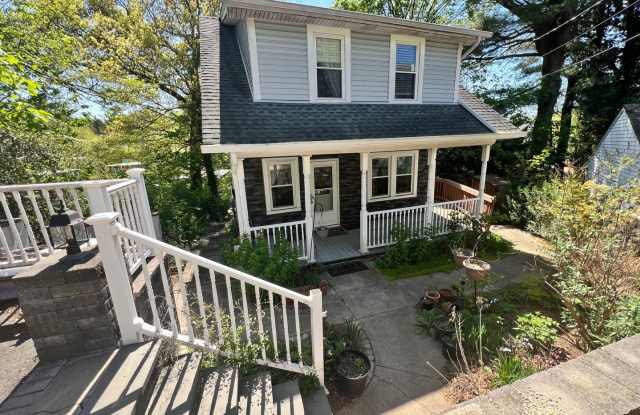 Terrific 3 Bed/1 Bath Colonial in Glen Cove! photos photos