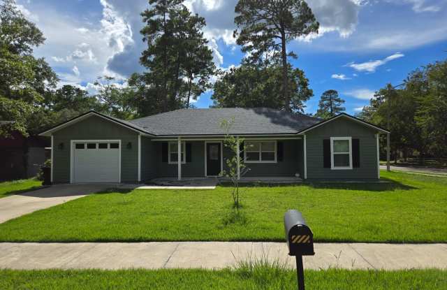 Beautiful 3BR/2BA home with large fenced-in back yard photos photos