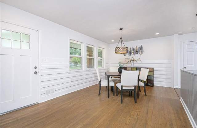 1877 Glenmar Drive Gallery 3