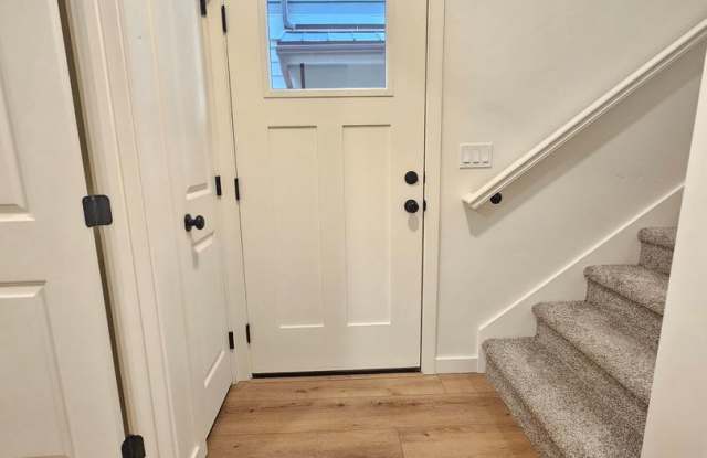 Stunning Town House in Garden City Gallery 3
