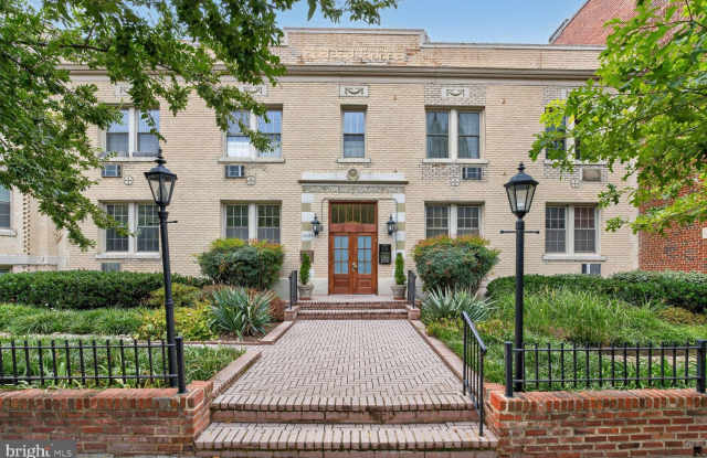3026 WISCONSIN Avenue NW Gallery 2