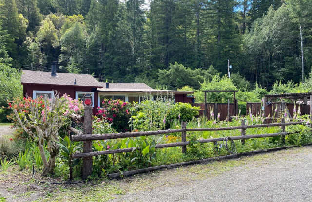 750 Square Foot one Bedroom cottage on private 80 acre ranch photos photos