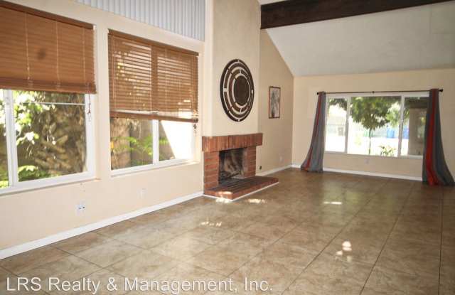 19714 Stagg Street Gallery 4