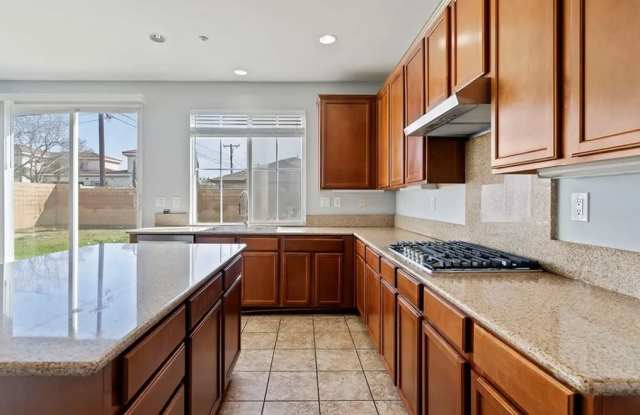 6825 Tahoe Way - 6825 Tahoe Way, Fontana, CA 92336