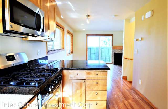 4533 41st Ave SW Unit A Gallery 4