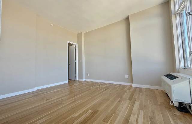 342 E 110th St # PH8C Gallery 3