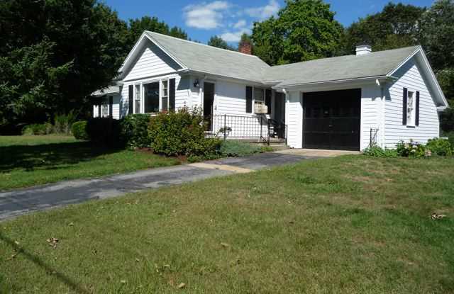 1044 Main Road Gallery 1